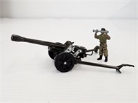 BRITAINS DIE CAST WW2 GERMAN FIELD GUN & FIGURE