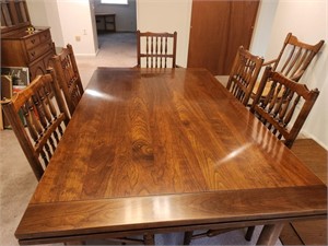 Stickley Dining  Room Table and 5 chairs. With