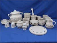 Longaberger 26 pc Tea/Coffee/Serving Set