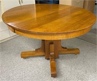 Oak Pedestal Table w/Six 8" Leaves (48.5"diam