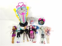 Freaky Fab de Mattel: 7 poupées, 1 réveil-matin +