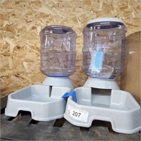 2 Auto waterer and food despensers