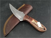Damascus bladed knife with wood scales and sheath: