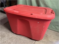 18 gallon tote with lid - red