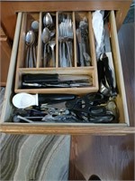 CONT. OF DRAWER SILVERWARE
