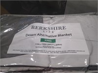 Berkshire Down Alternative Blanket (king)