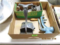 BOX OF VINTAGE KITCHEN ITEMS