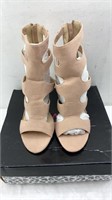 Chop out High heel sandal in nude size 6,5- 4in