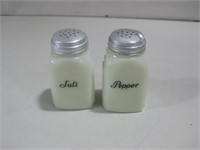 Vtg 4.5" Jadeite S&P Shakers See Info