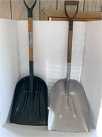 Plastic and aluminum grain Shovel