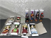Souvenier porcelain dolls