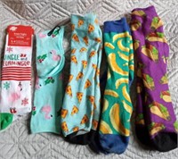 C9) fun socks. Two new, 3 worn. Flamingos, tacos,