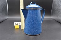 Speckled enamelware coffee pot with hinged lid