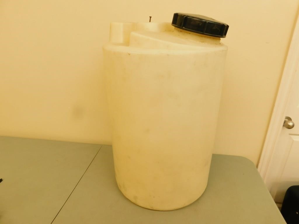 Assmann portable water tank 25 gallon/100 Litre