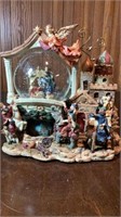 Grandeur Noel Musical Waterglobe