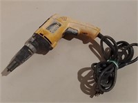 Dewalt VSR Drywall Screwdriver Working