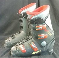 Pair of ski boots, size 26