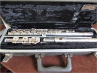 Bundy Flute in Case
