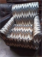 Accent chair with pillows