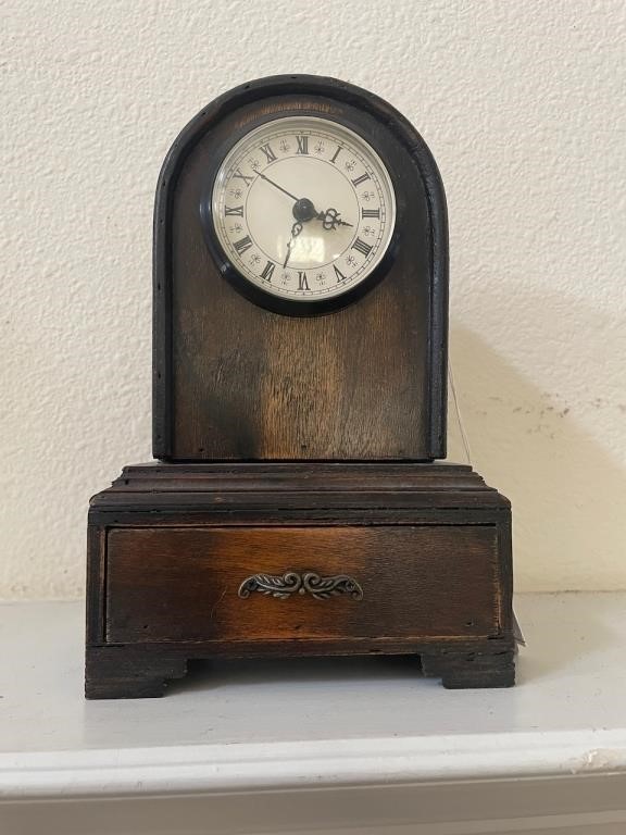 Wooden Mantle Clock - Battery Operated