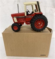 1/16 International 1486 Tractor with Cab/Box