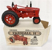 1/16 IH Farmall H Tractor '86 Special Ed. with Box