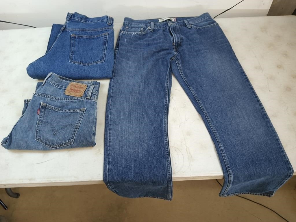 2 pair Levi's 34x30 jeans, 1 pair Blue Mountain