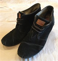 TOMS BLACK ANKLE BOOTS sz  7.5 W