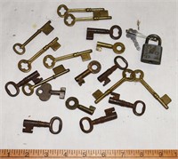 LOT - VINTAGE KEYS AND LOCK