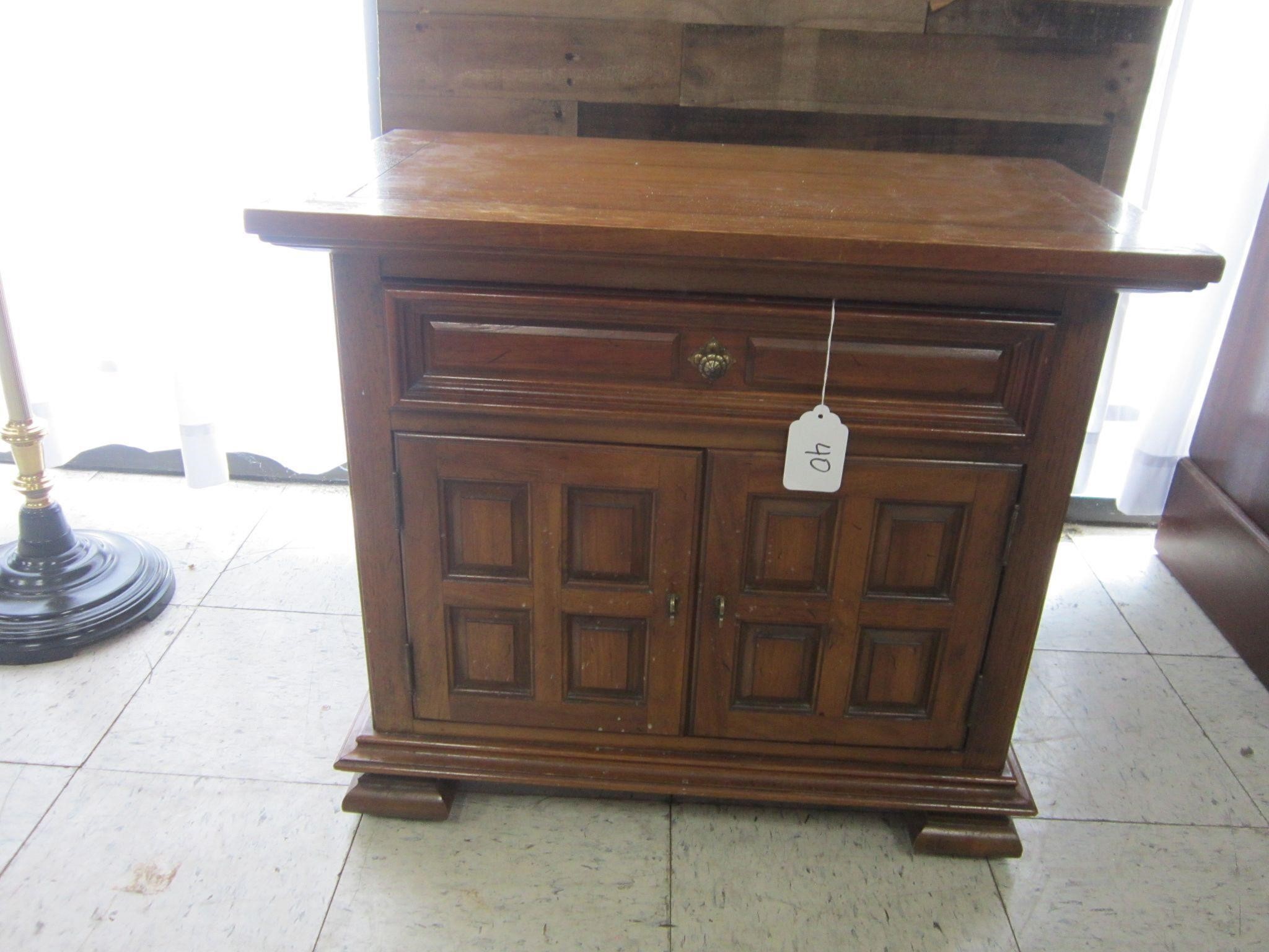 OAK END TABLE