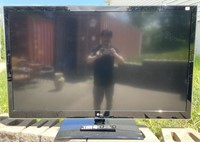 55 INCH LG FLAT SCREEN TV WITH REMOTE