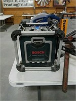 Bosch work site radio with charger battery bay