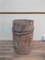 Wooden Barrel / Baril en bois