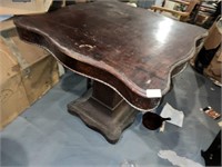 ANTIQUE WOODEN TABLE