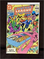 DC Justice League of America #220 COMIC BOOK