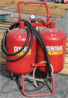 Central pneumatic twin tank dry media blaster