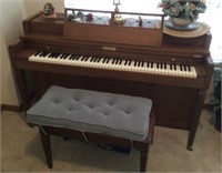 Baldwin spinet aerosonic piano and bench