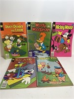 Vintage lot of 5 comics Tom Jerry Mickey Mouse