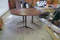 Round table (59.5 inch diameter)