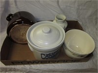 Cookie Jar / Pottery