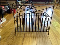 Metal magazine rack