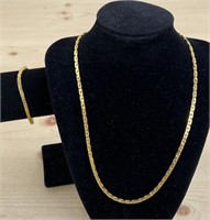 Costume Jewelry gold tone 18” necklace and