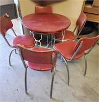 Parlor Table w 5 Chairs