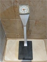 Free Standing "Doctor's Scale"