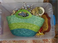 TOTE OF DECORATIONS