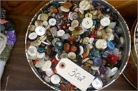 TIN WITH LARGE QUANTITY OF BUTTONS