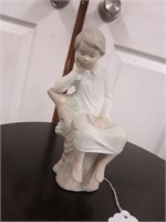 LLADRO PORCELAIN FIGURINE