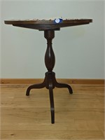 Queen Anne Style Tilt-Top Table