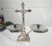 Bougeoirs et crucifix