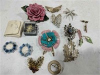 Lot of colorful floral pins/brooches